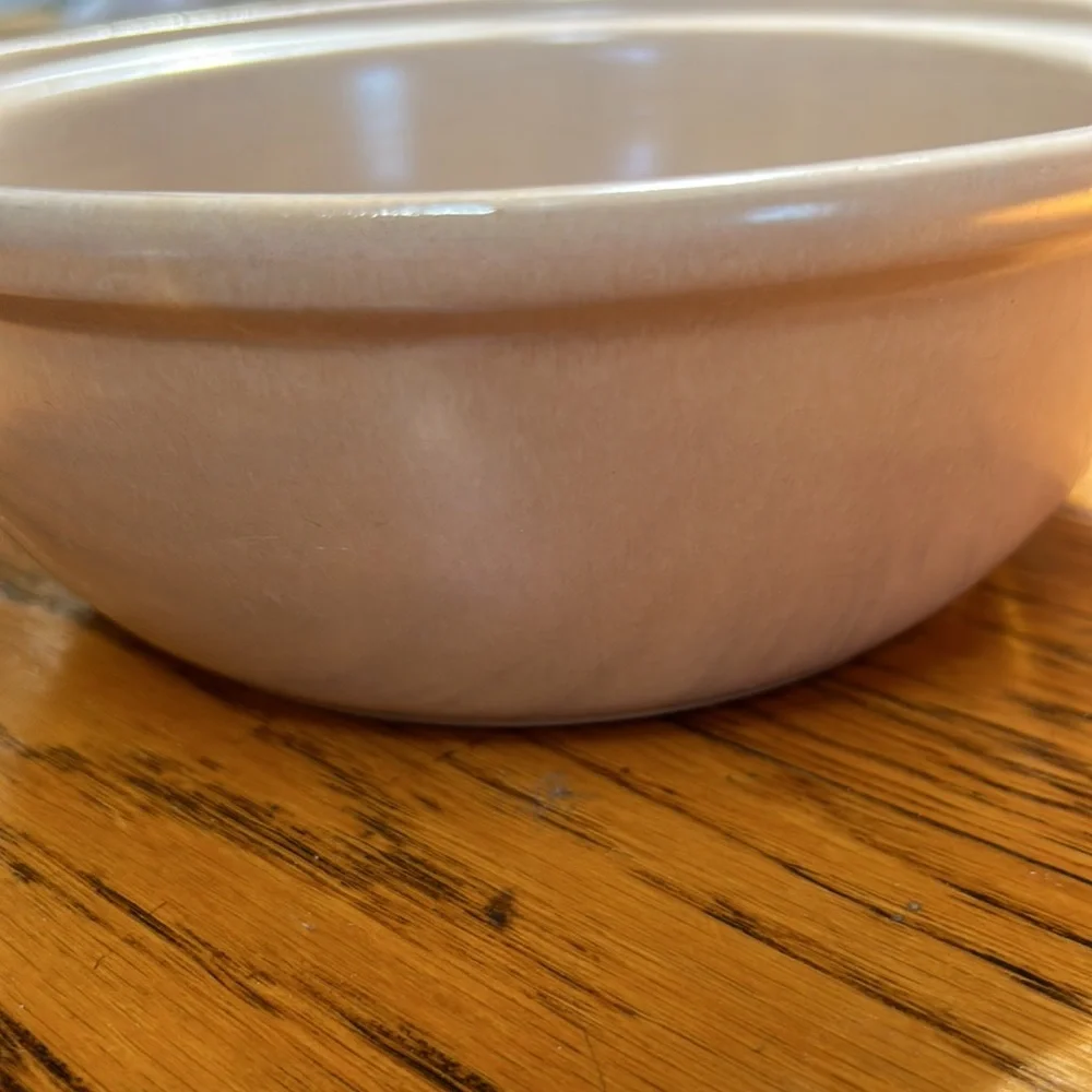La Solana Scottsdale, AZ pottery. Casserole bowl.  Mauve/pink.